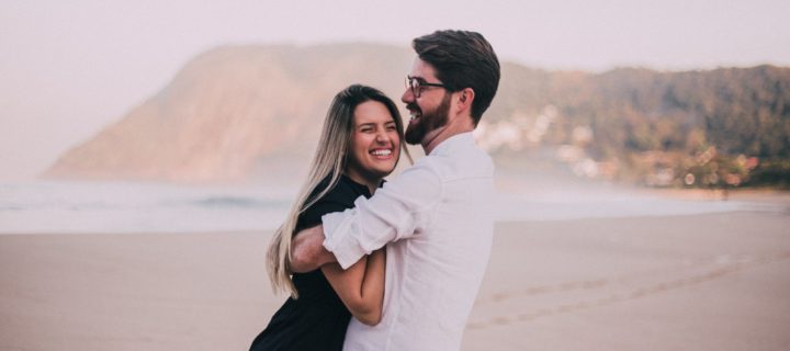 How do you know when a guy likes you : 8 signs he is interested in you